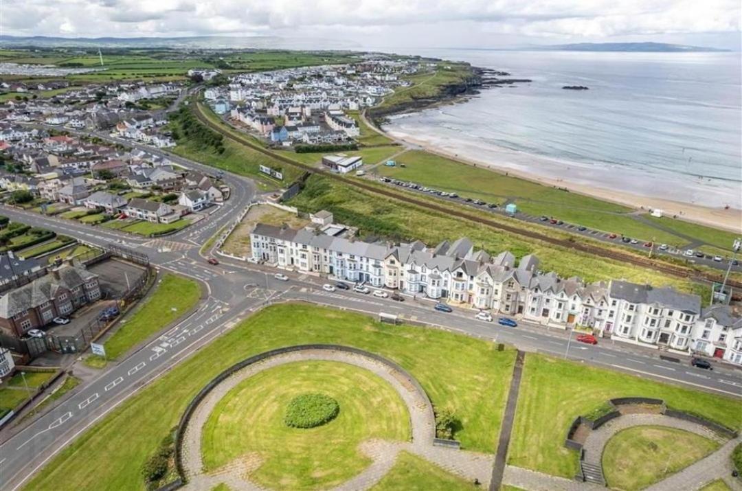 1 Dunluce Park - Portrush By The Sea Apartment Ngoại thất bức ảnh