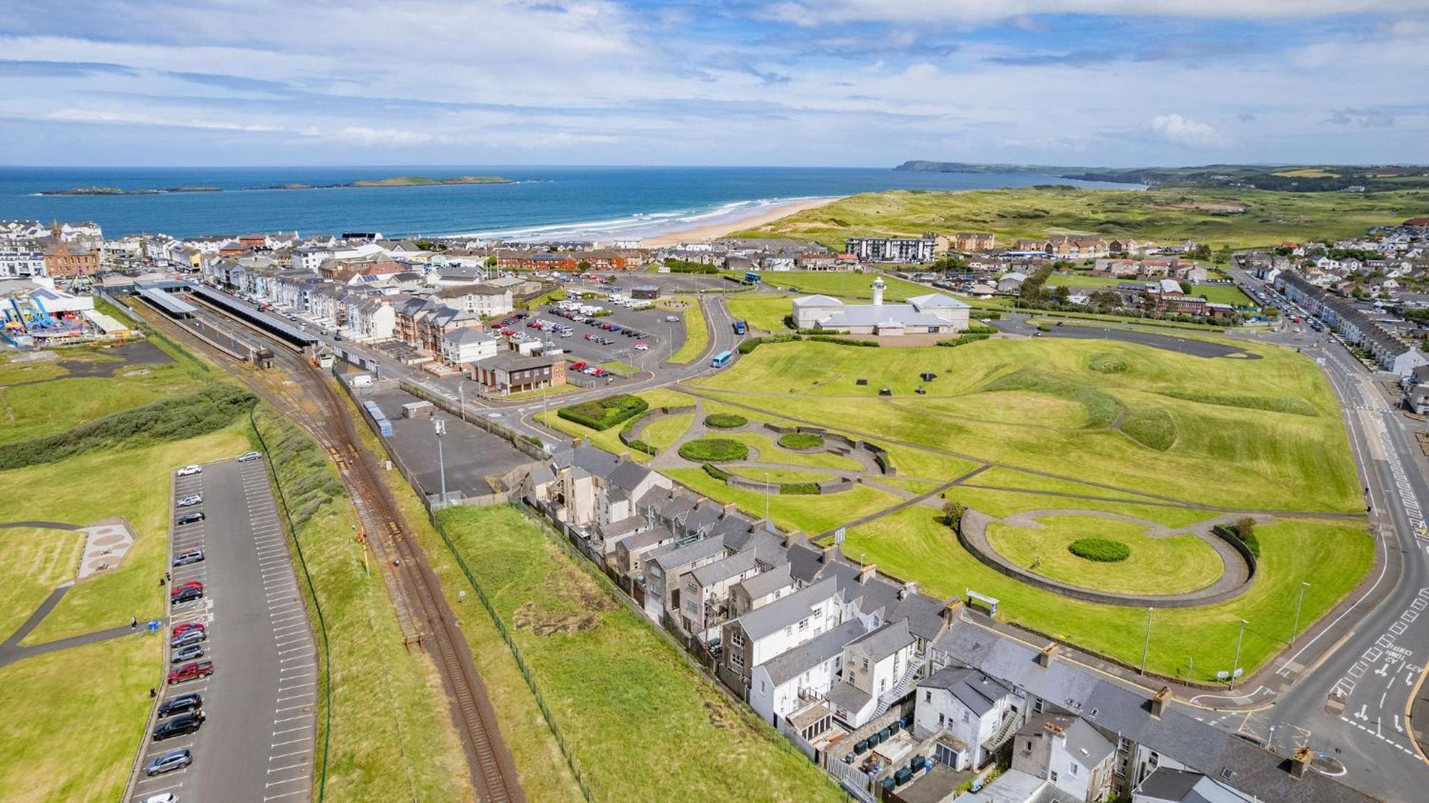 1 Dunluce Park - Portrush By The Sea Apartment Ngoại thất bức ảnh