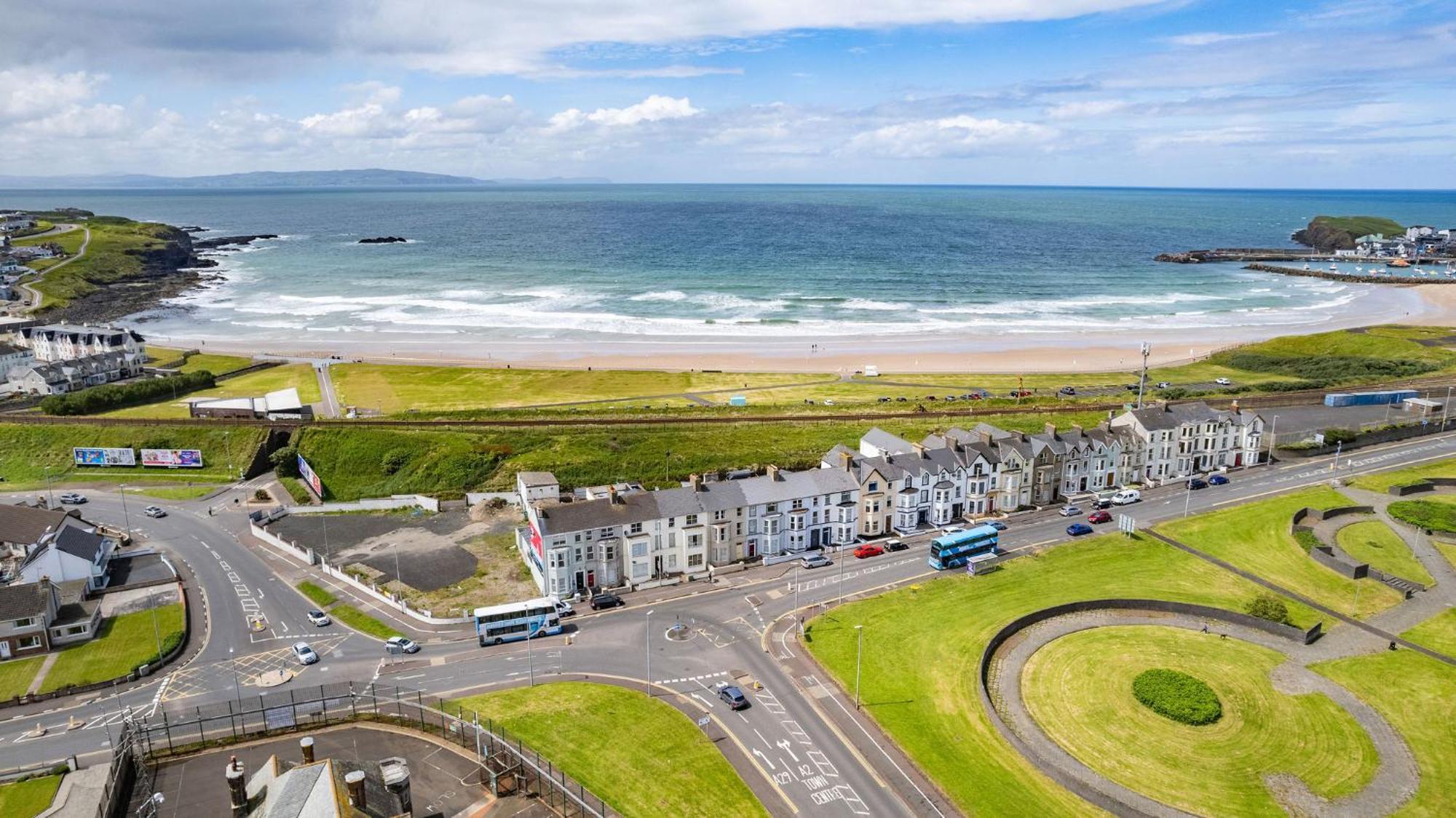 1 Dunluce Park - Portrush By The Sea Apartment Ngoại thất bức ảnh