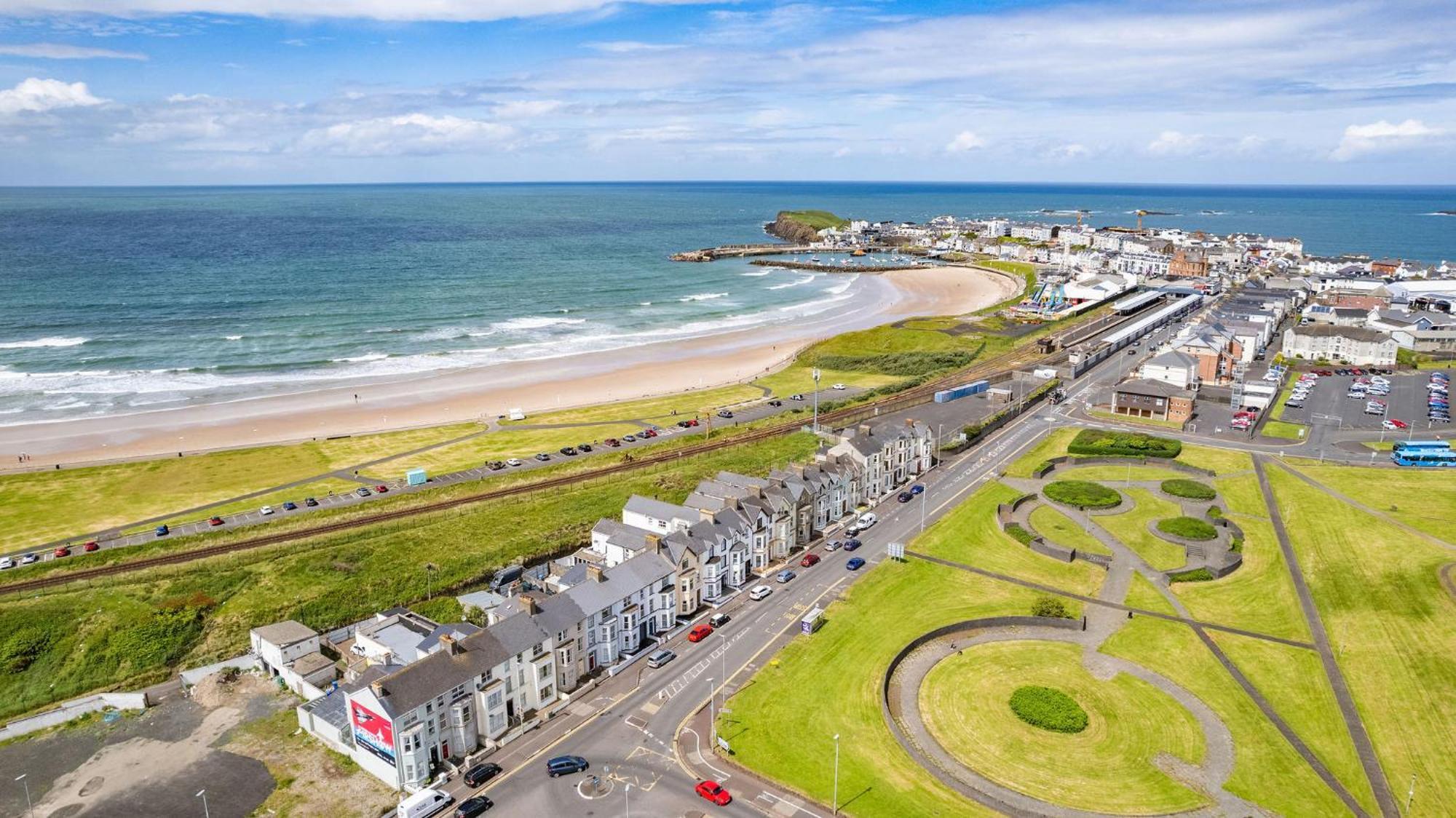 1 Dunluce Park - Portrush By The Sea Apartment Ngoại thất bức ảnh